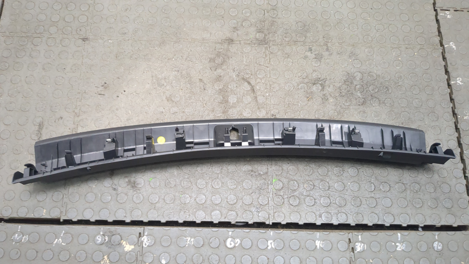 Обшивка багажника