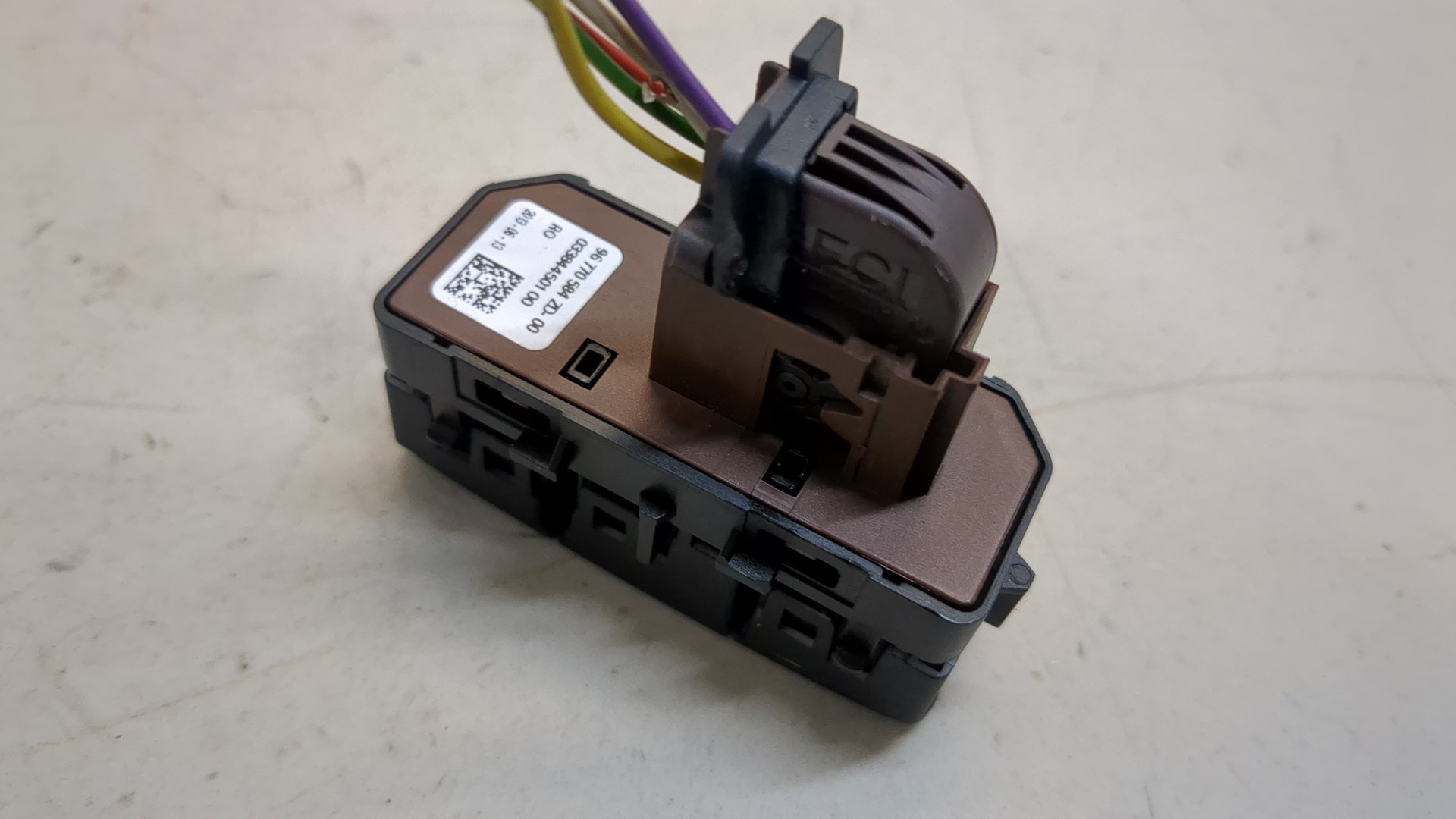 Кнопка открывания багажника