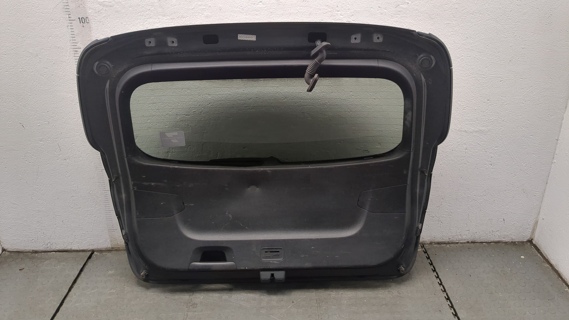 Дверь багажника