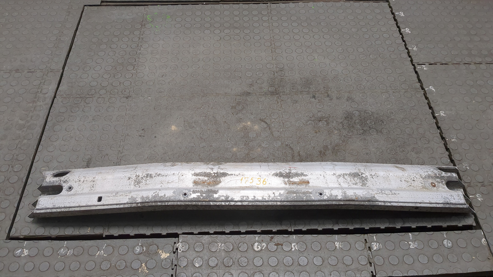 Усилитель заднего бампера