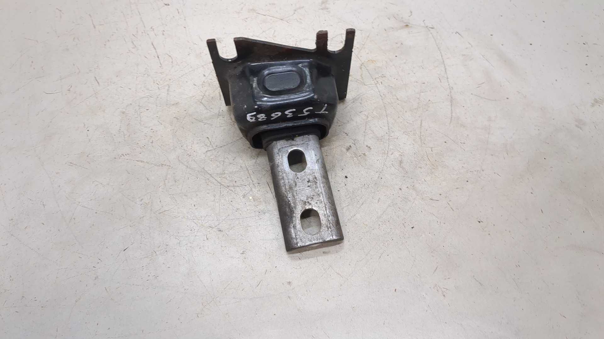 Опора двигателя