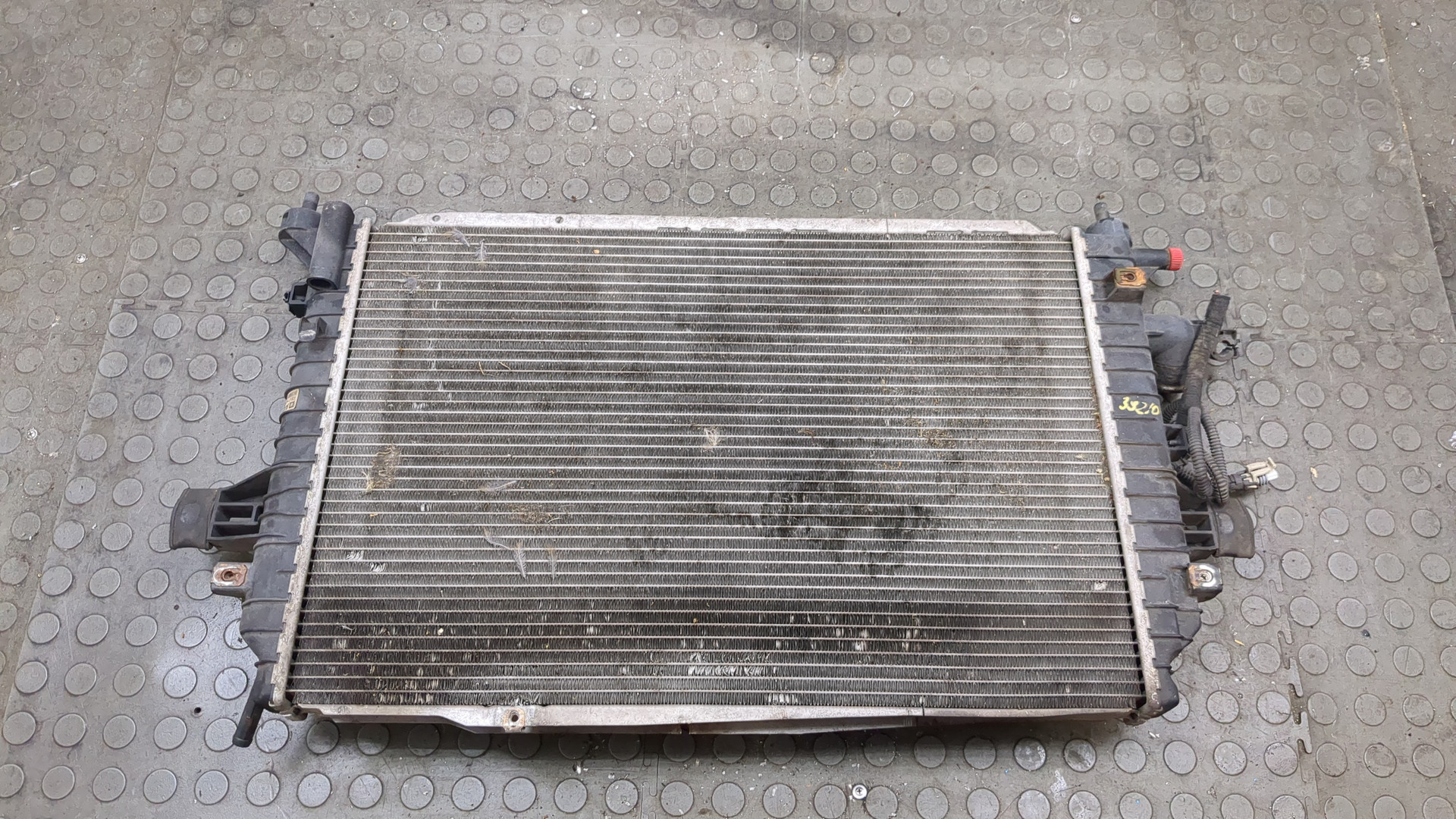 Радиатор охлаждения двигателя основной