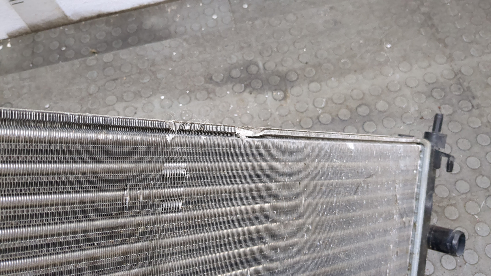 Радиатор охлаждения двигателя основной