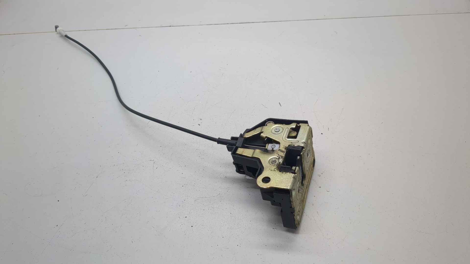 Замок двери передней правой