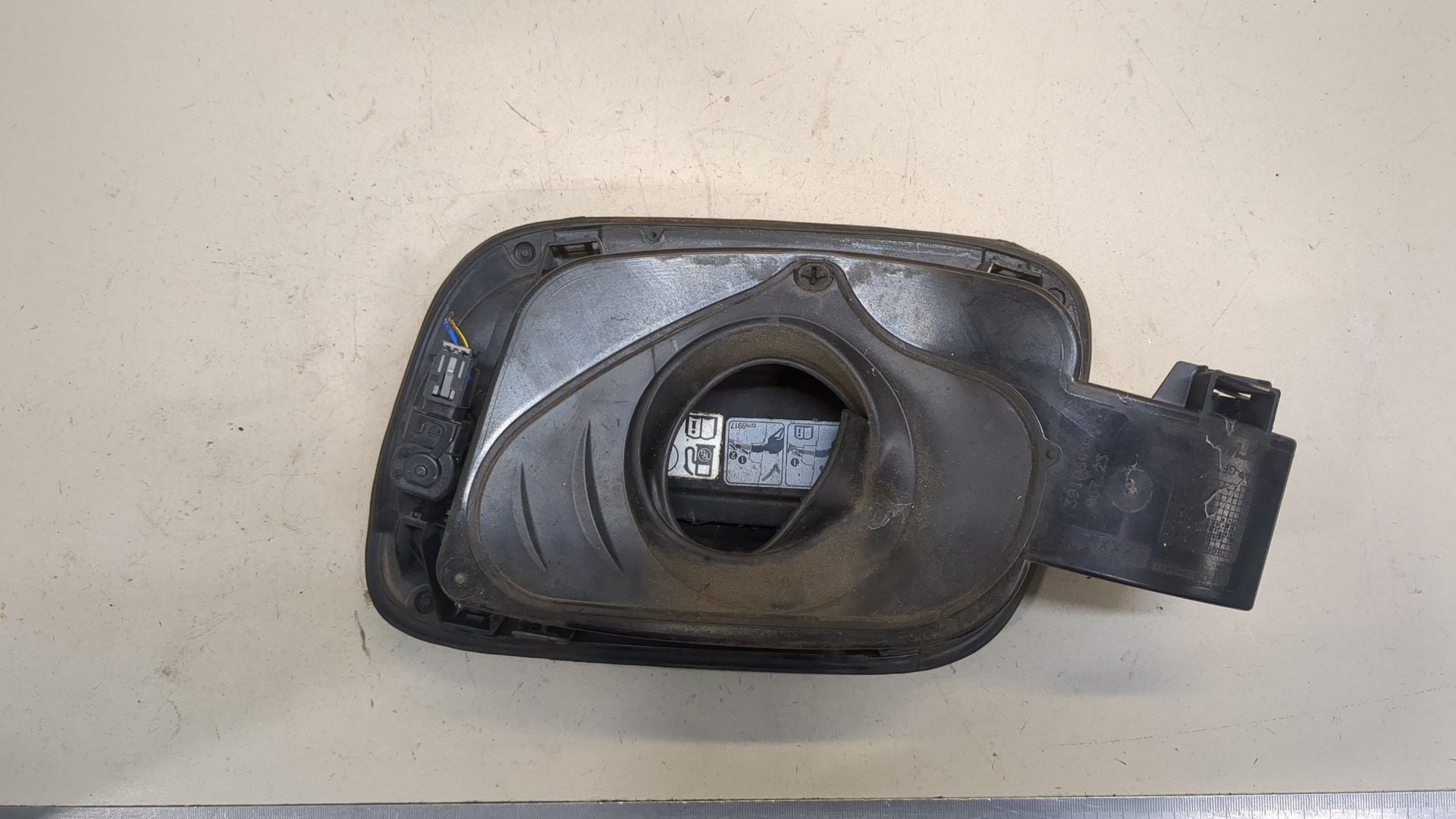 Лючок бензобака