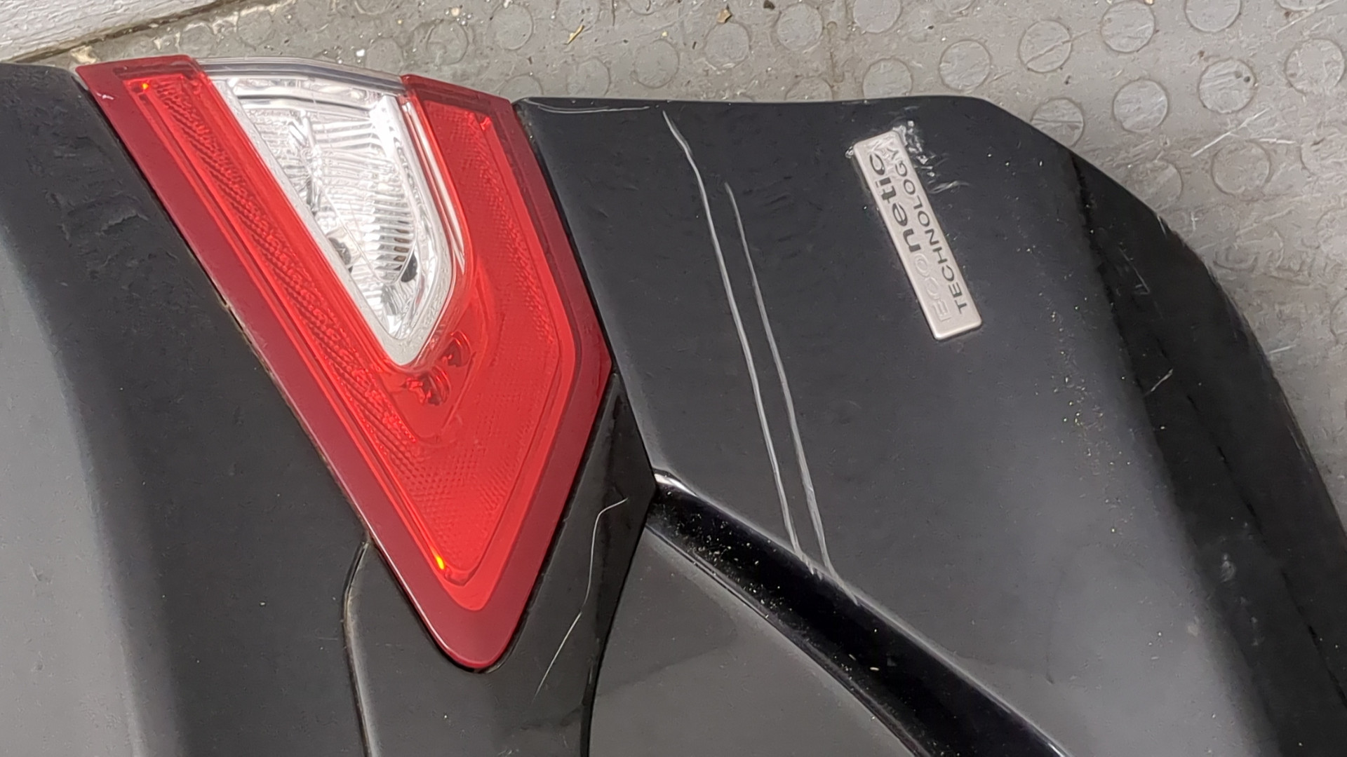 Дверь багажника