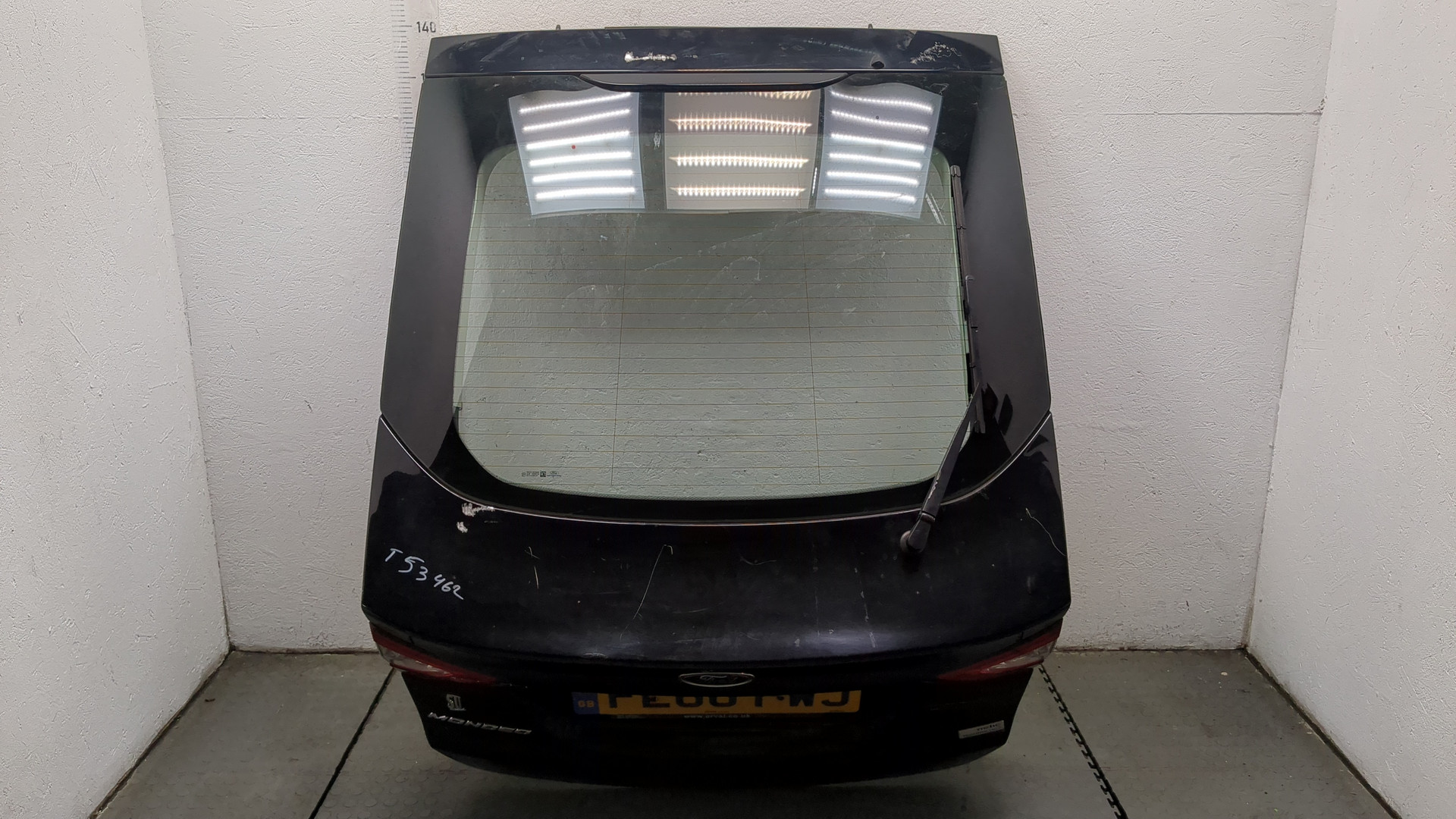 Дверь багажника