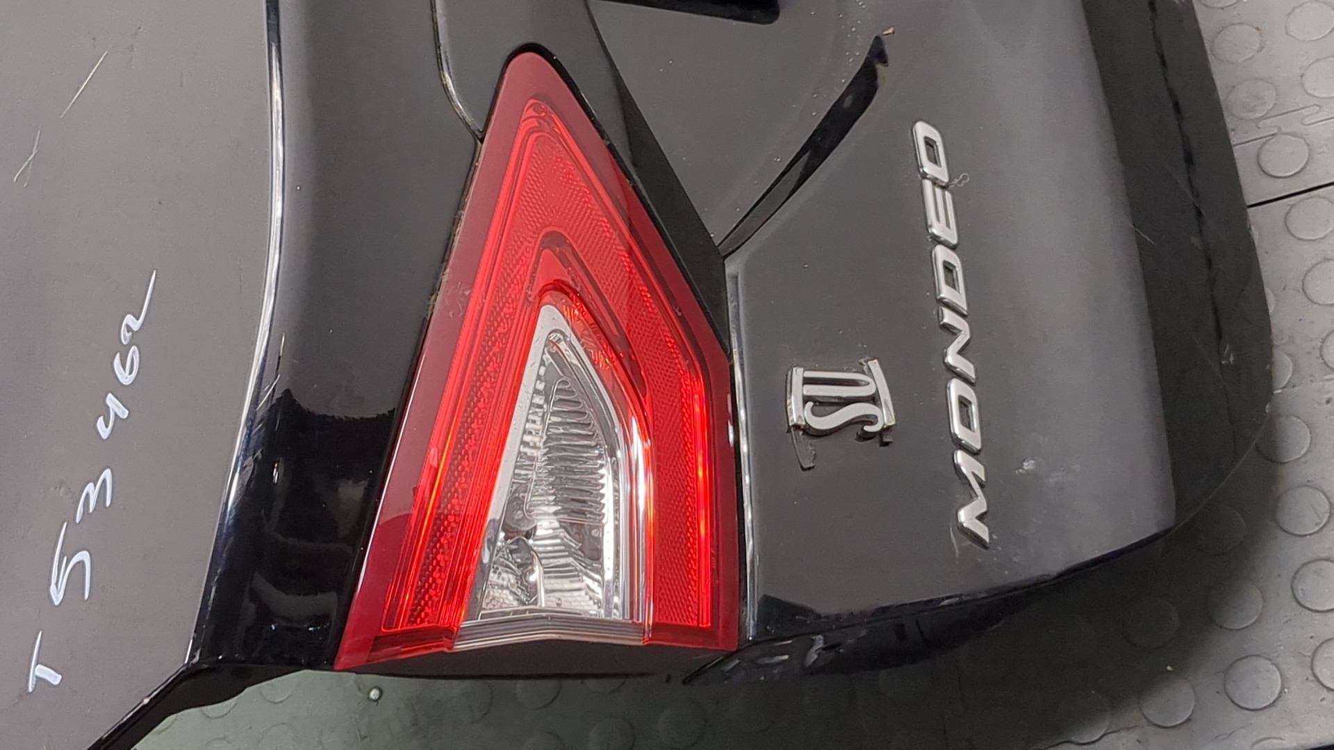 Дверь багажника