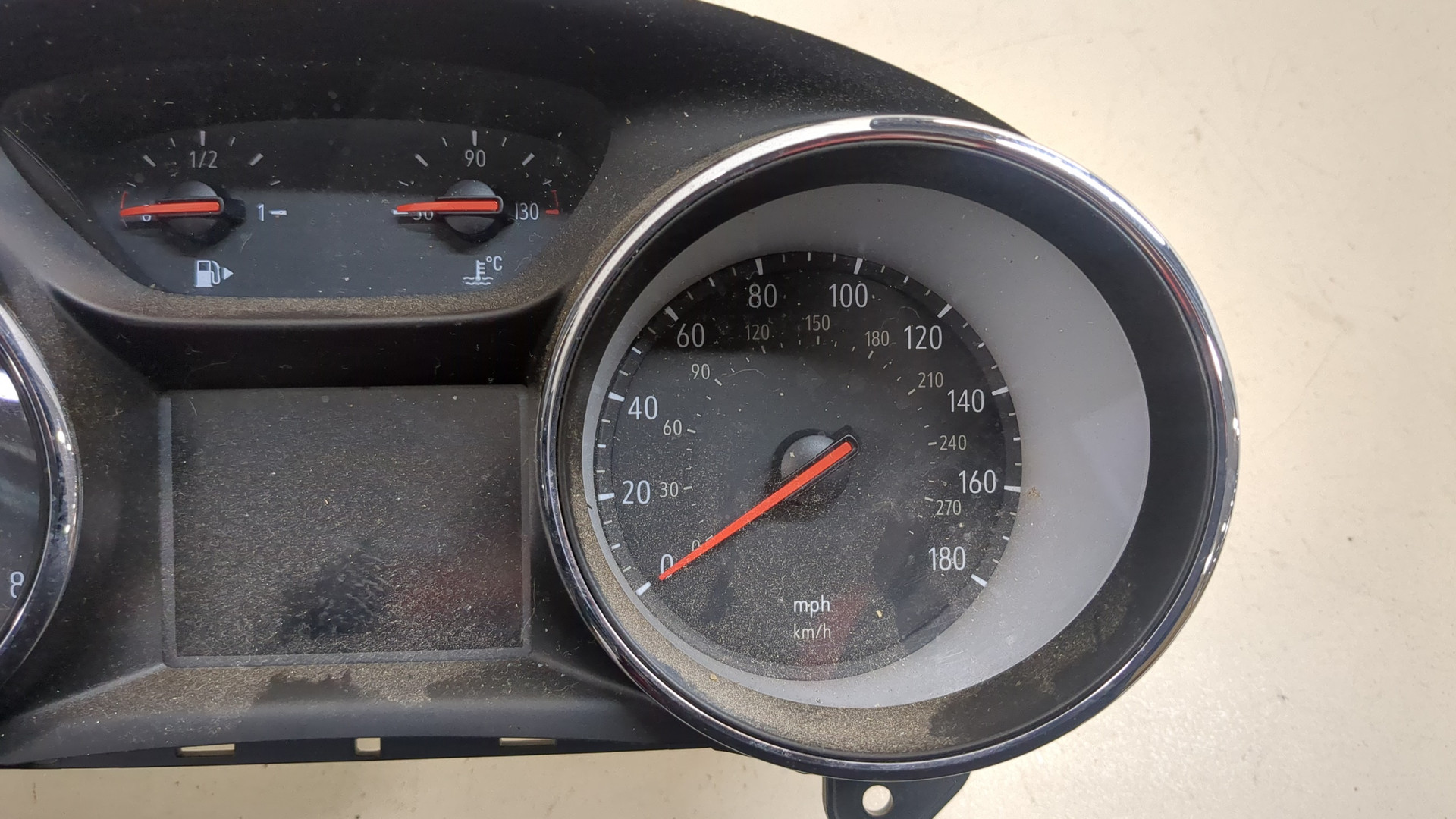 Панель приборов