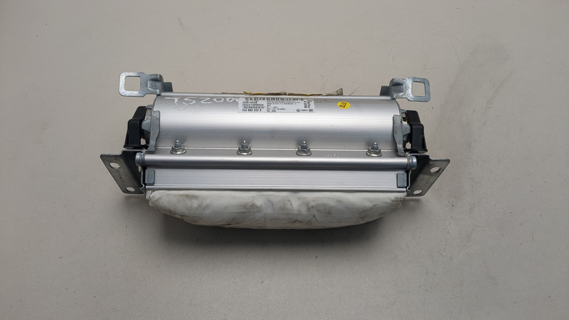 Подушка безопасности пассажирская (в торпедо)