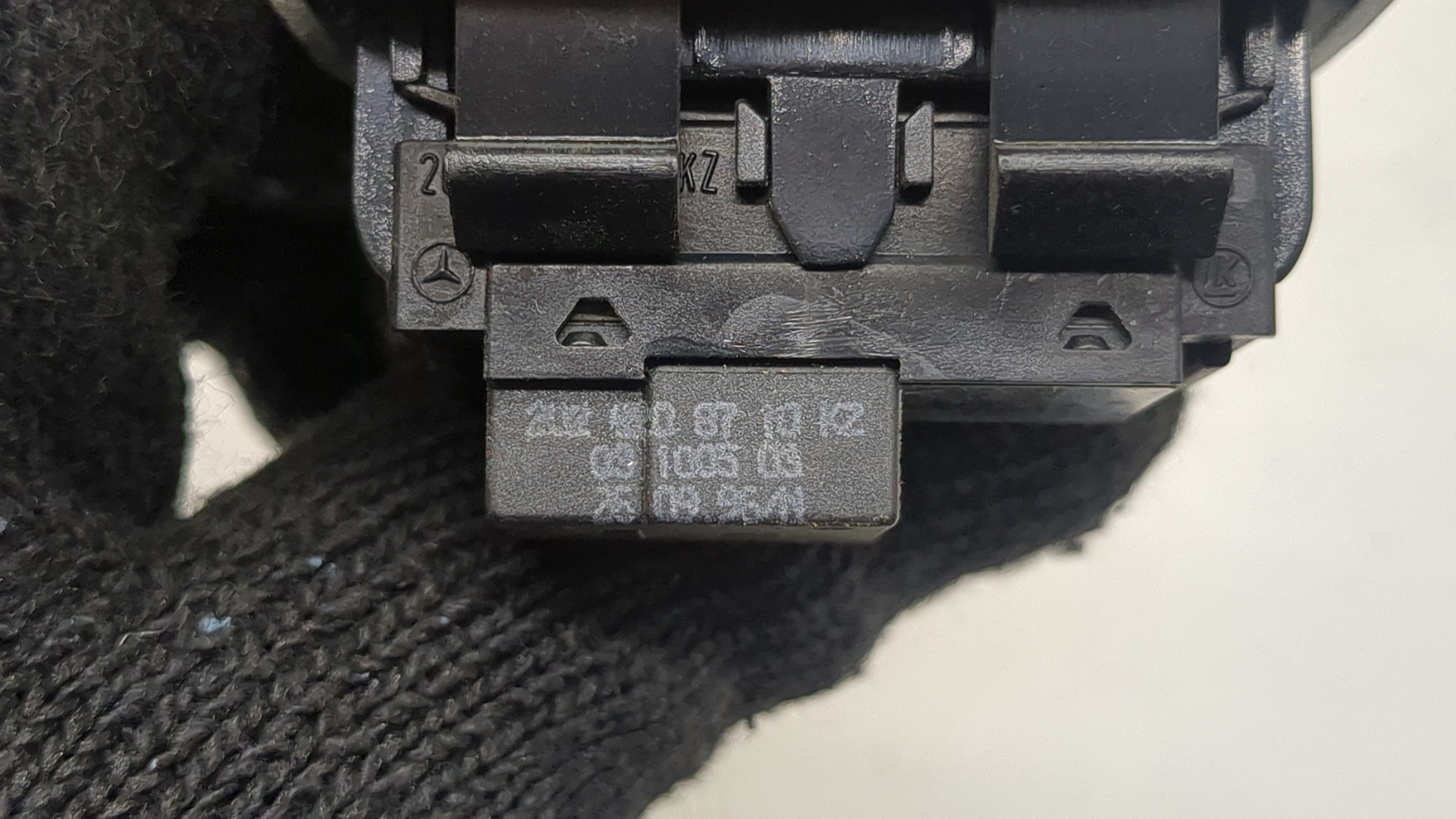 Кнопка стеклоподъемника