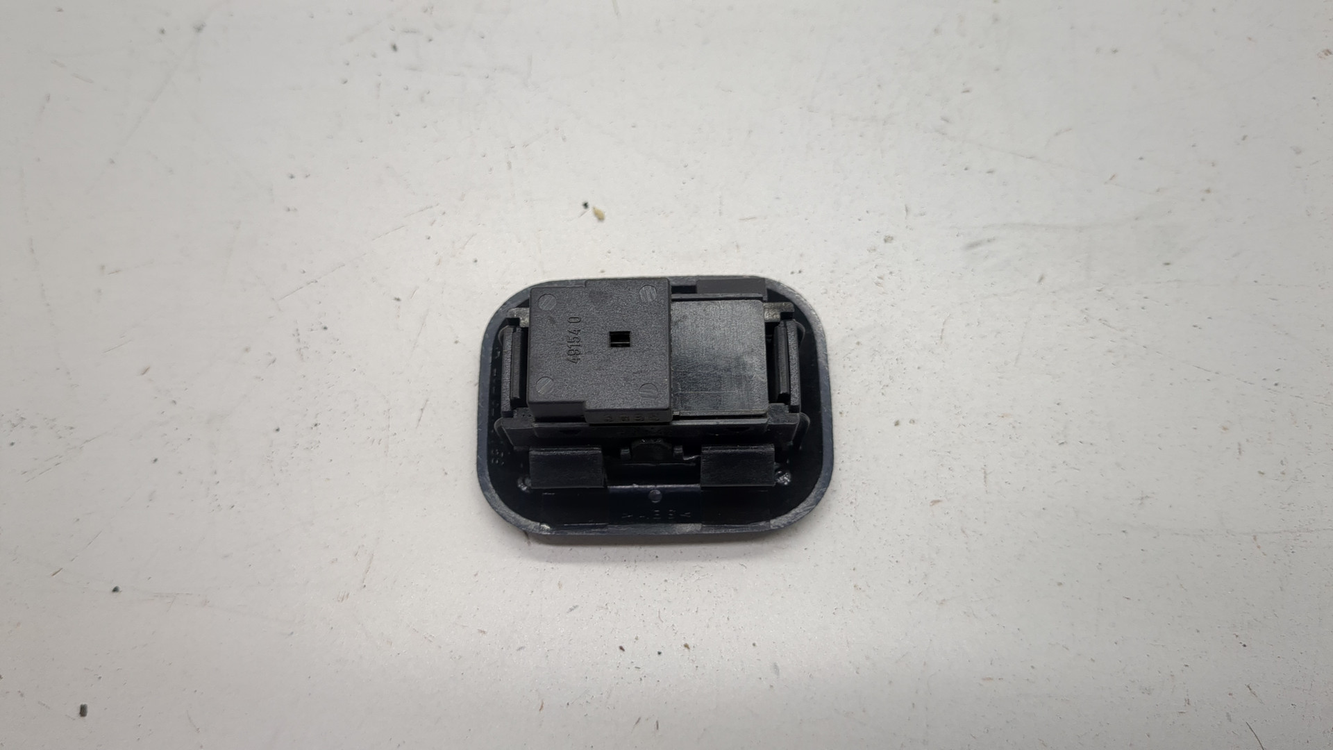 Кнопка стеклоподъемника