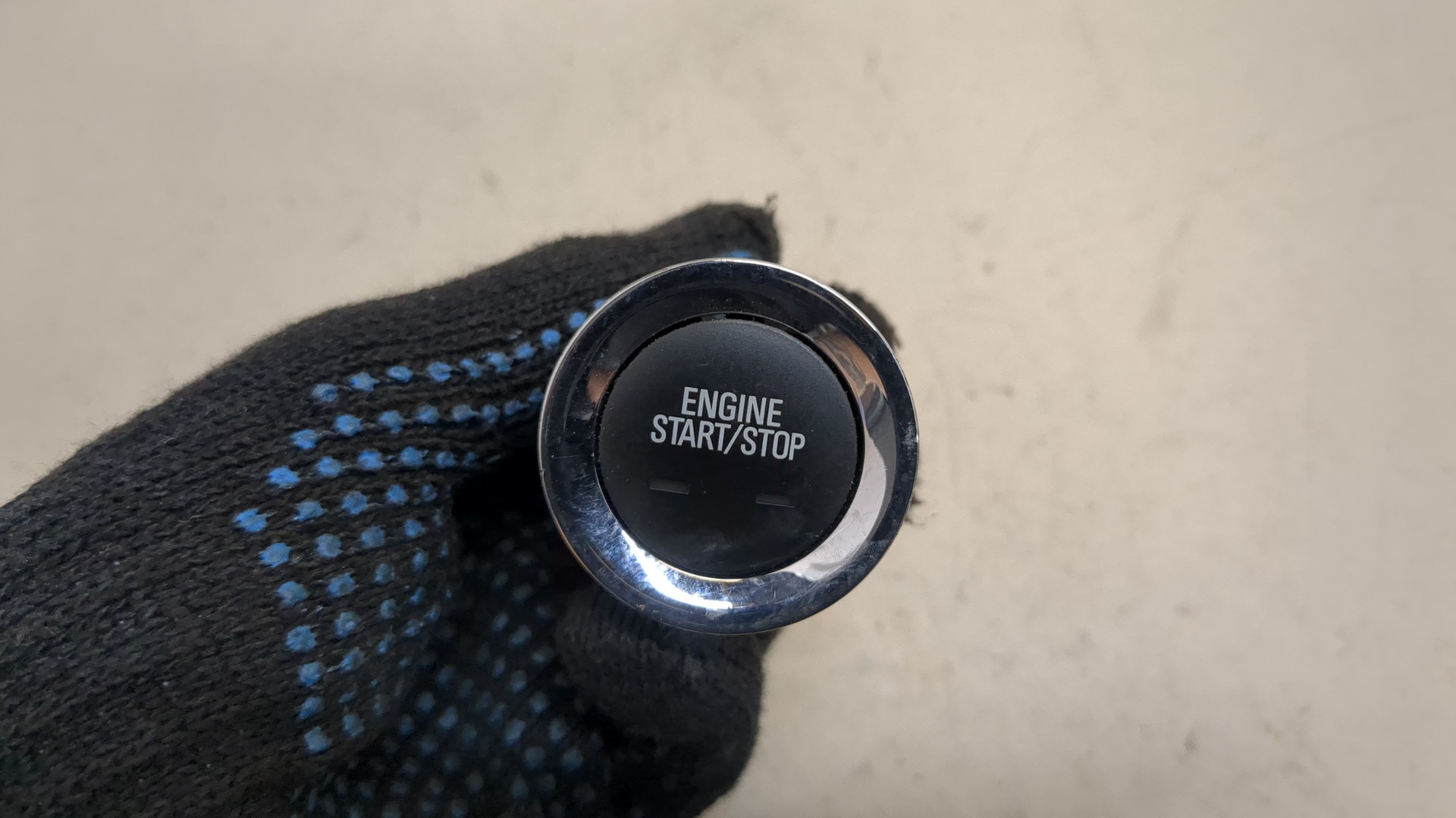 Кнопка запуска двигателя