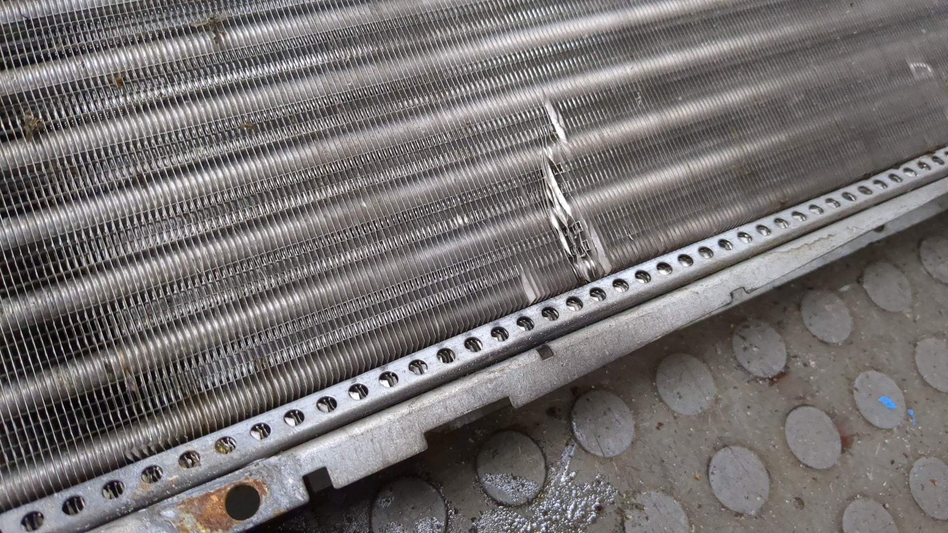 Радиатор охлаждения двигателя основной