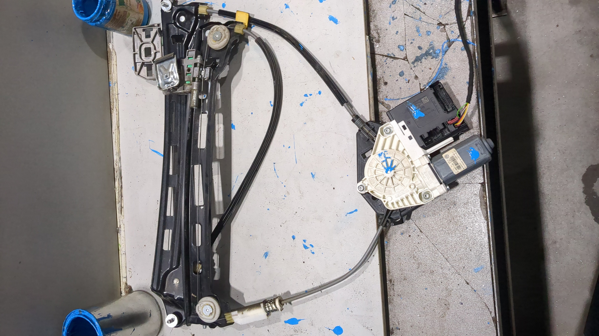 Стеклоподъемник электр. передний левый