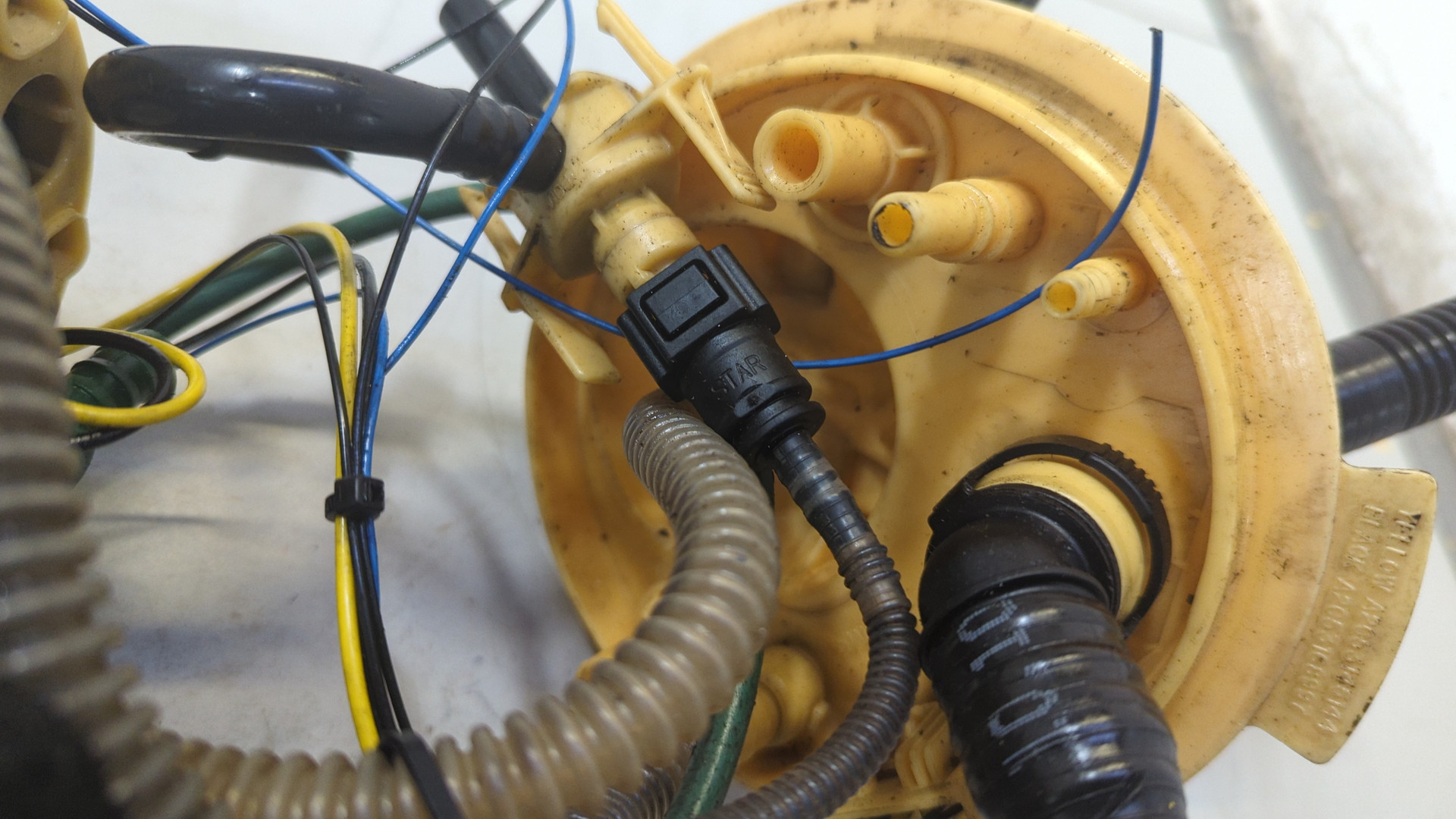 Насос топливный электрический