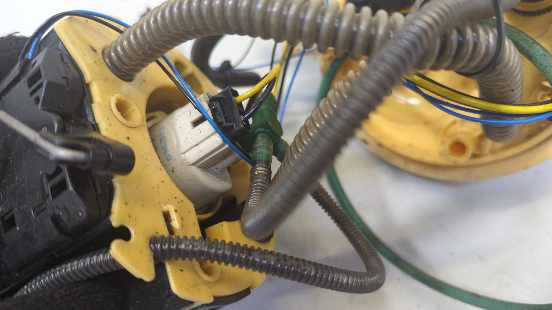 Насос топливный электрический