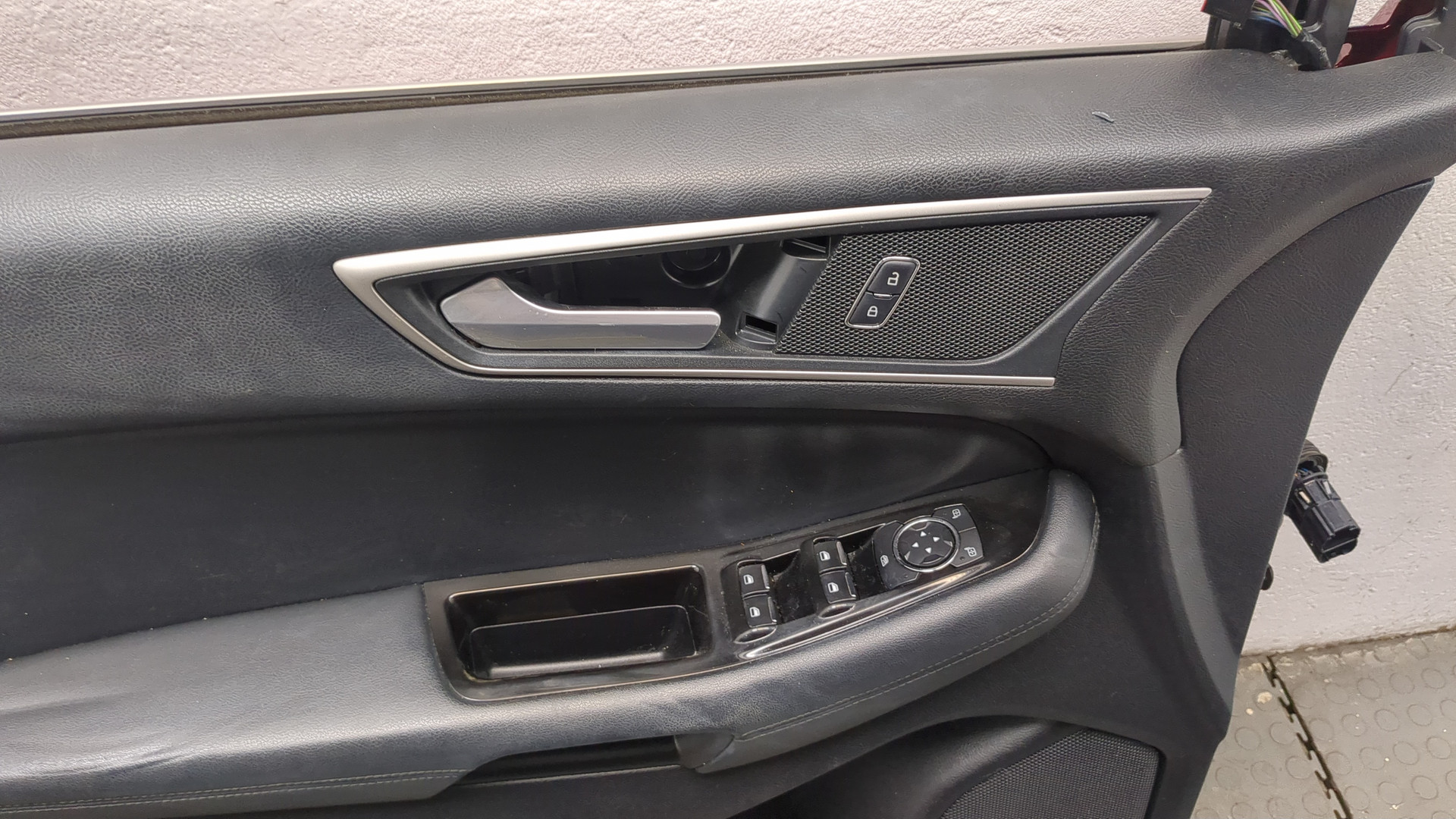 Дверь передняя левая