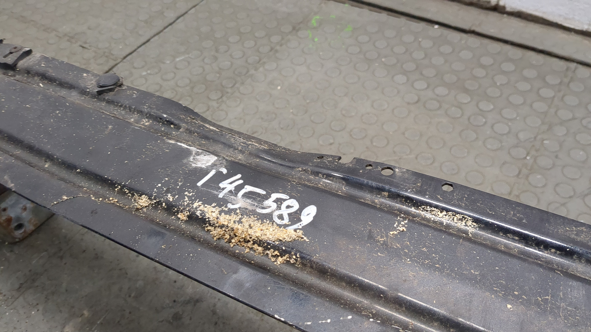 Усилитель переднего бампера