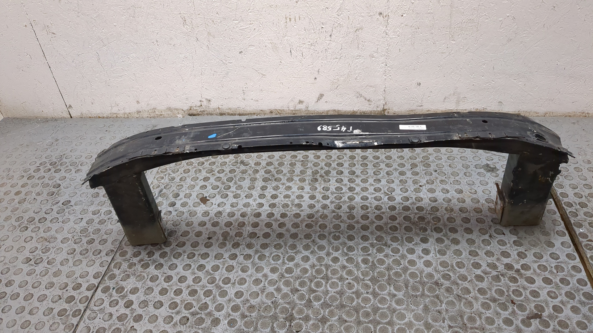 Усилитель переднего бампера