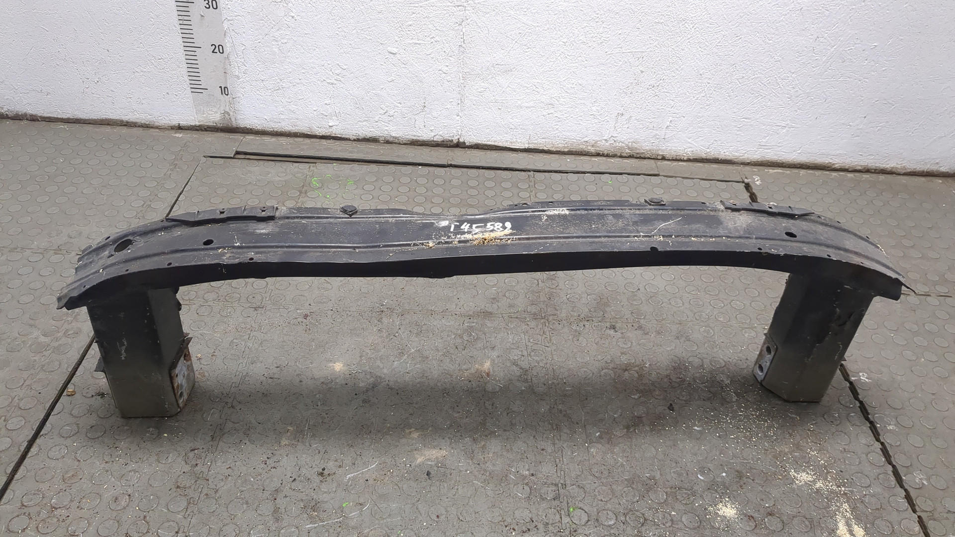 Усилитель переднего бампера