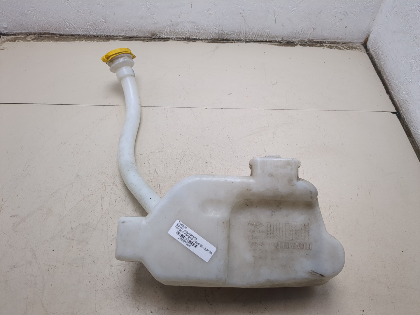 Бачок омывателя лобового стекла