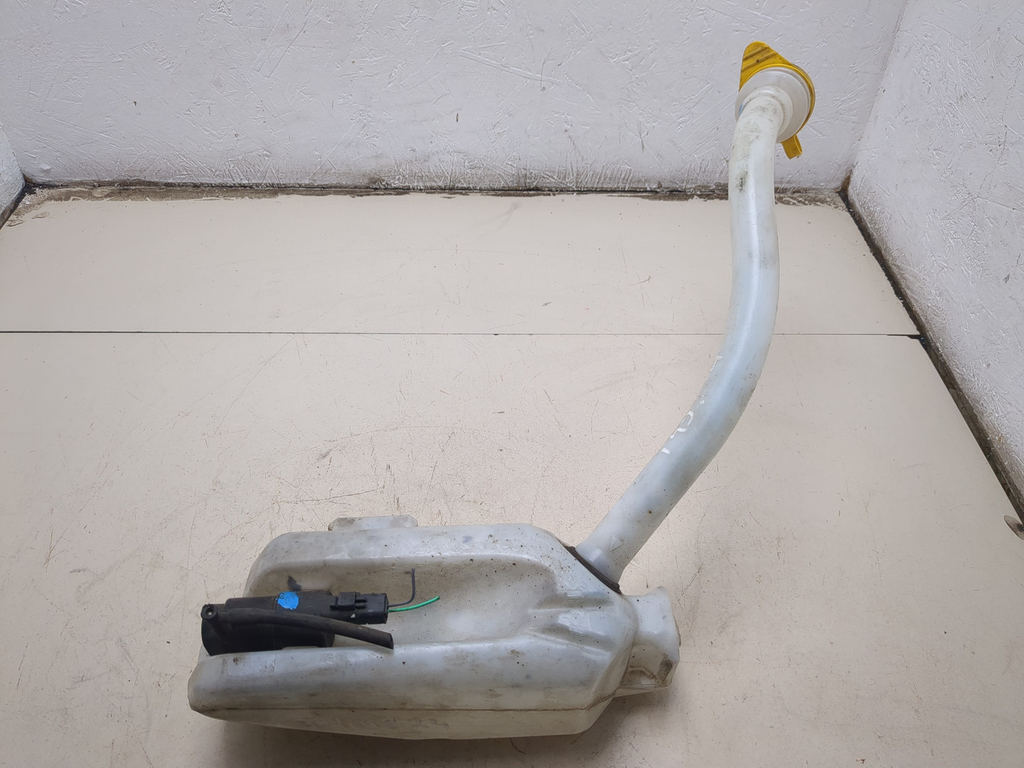 Бачок омывателя лобового стекла