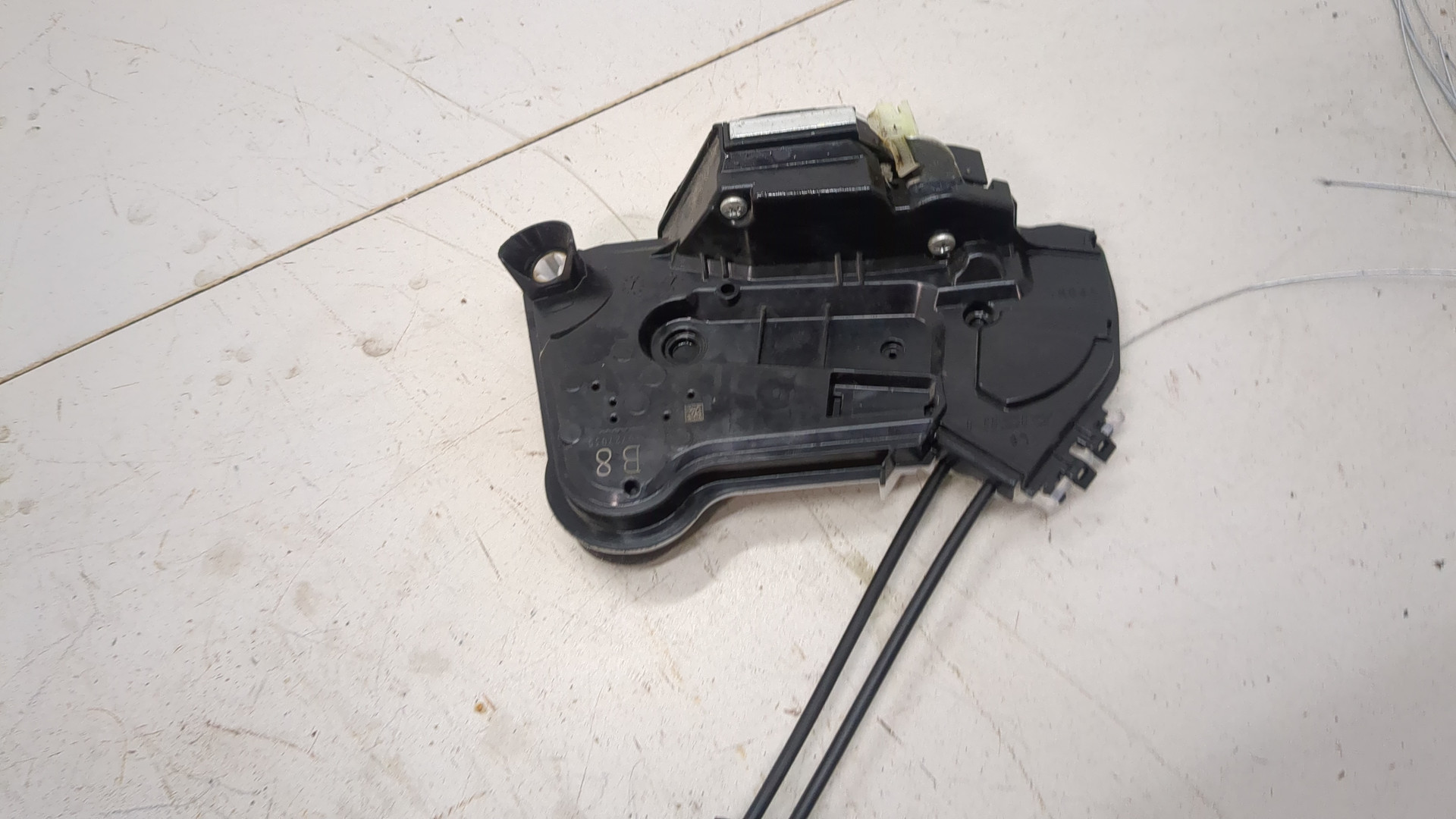 Замок двери задней левой