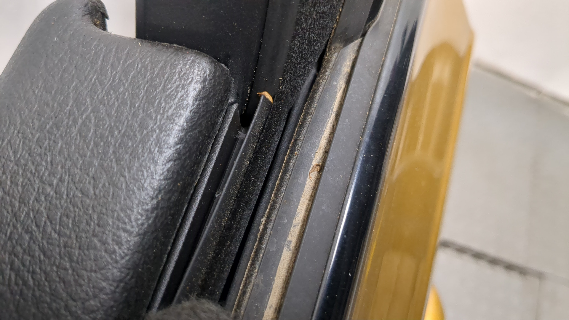 Дверь передняя левая