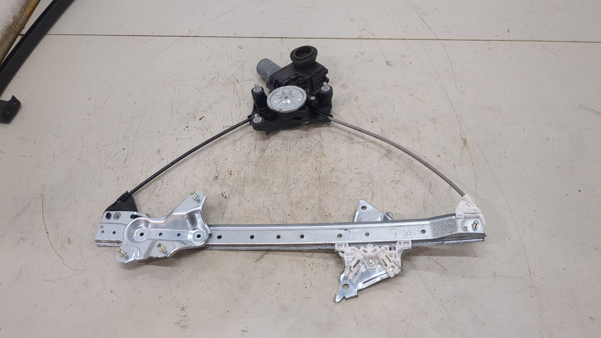 Стеклоподъемник электр. задний левый