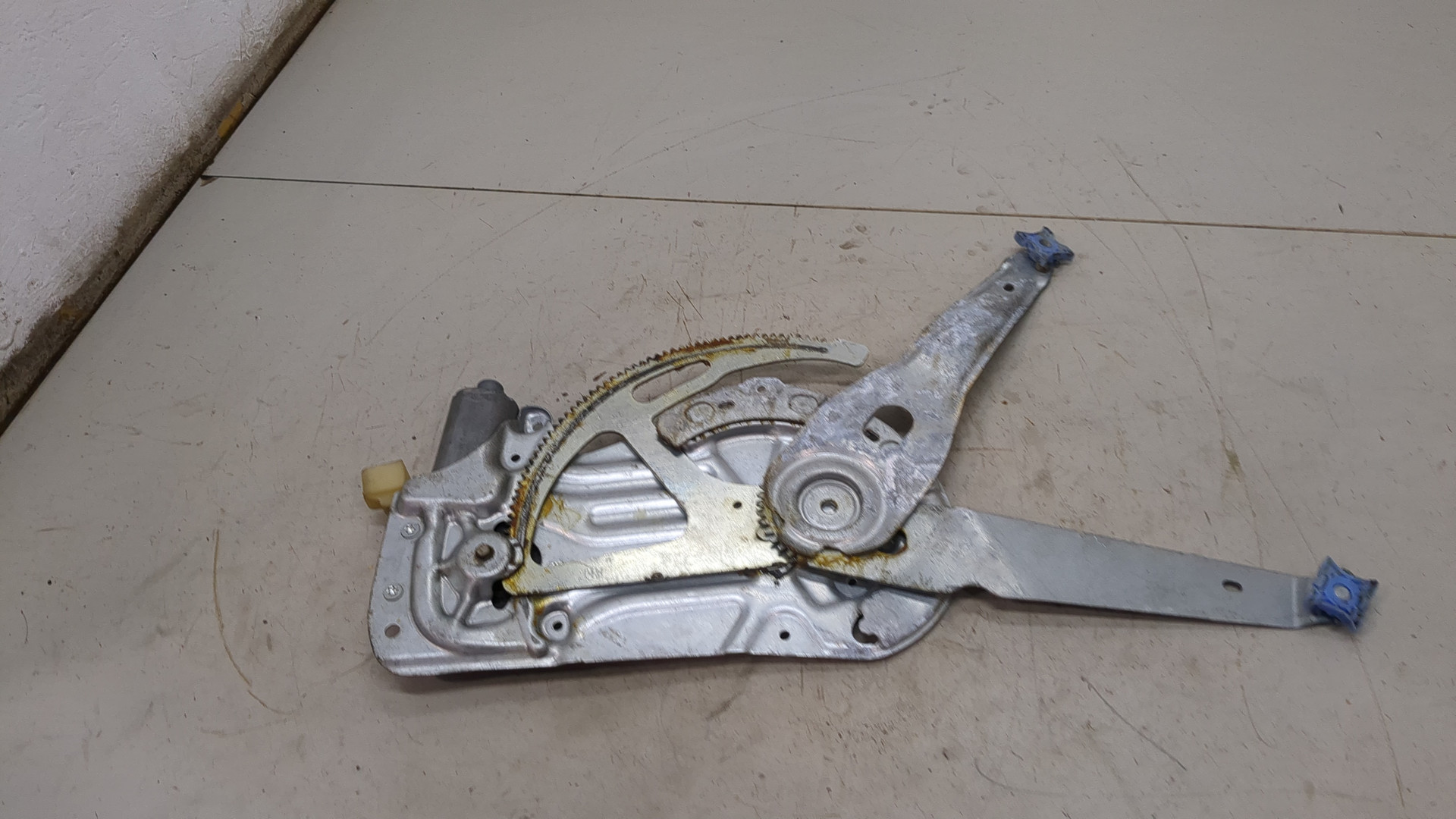 Стеклоподъемник электр. передний правый