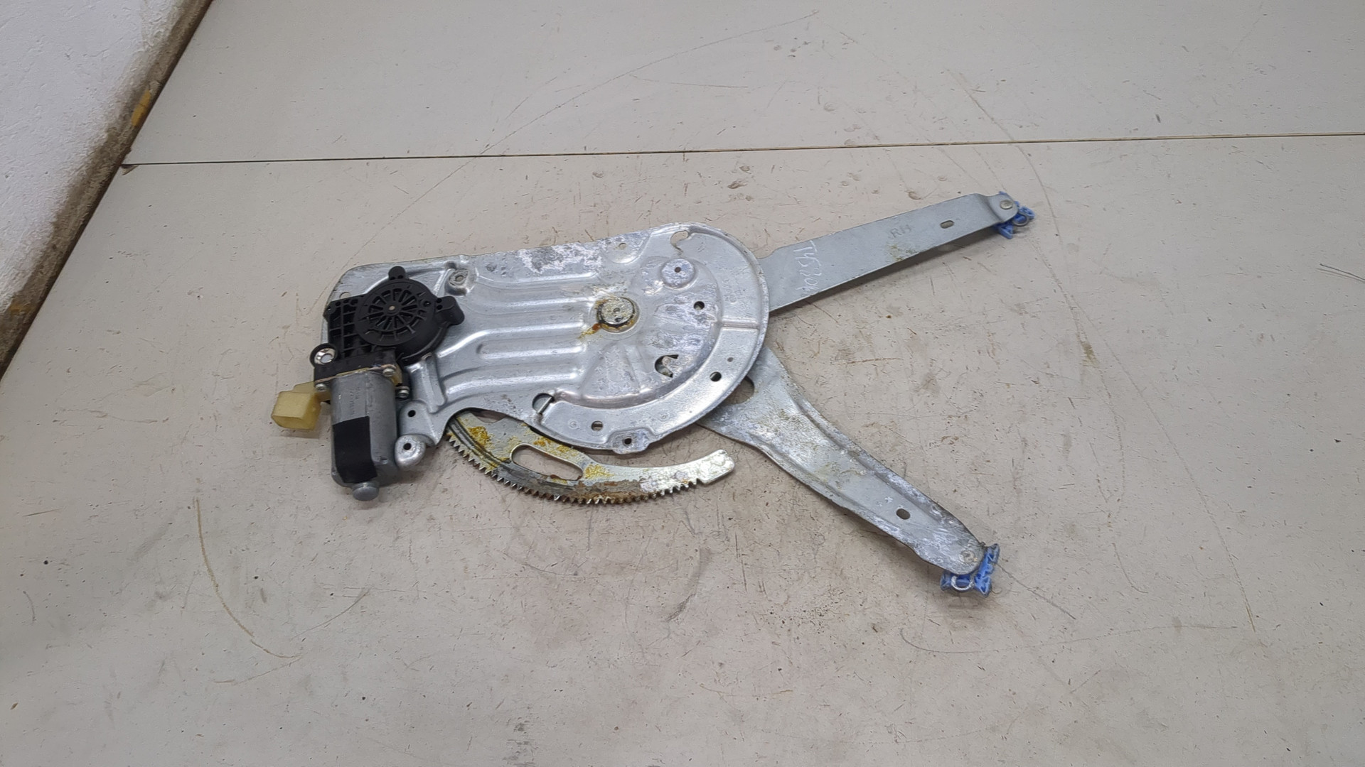 Стеклоподъемник электр. передний правый