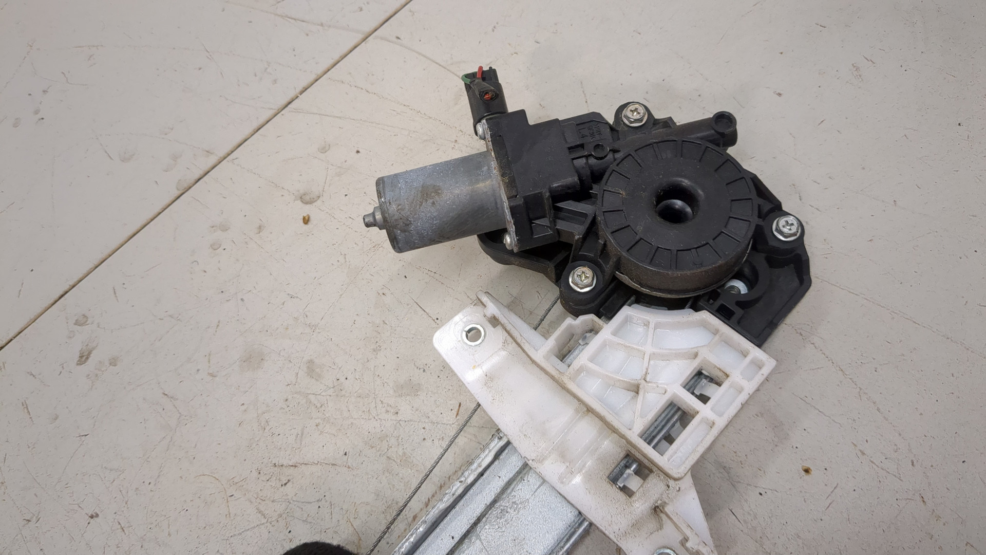 Стеклоподъемник электр. передний правый