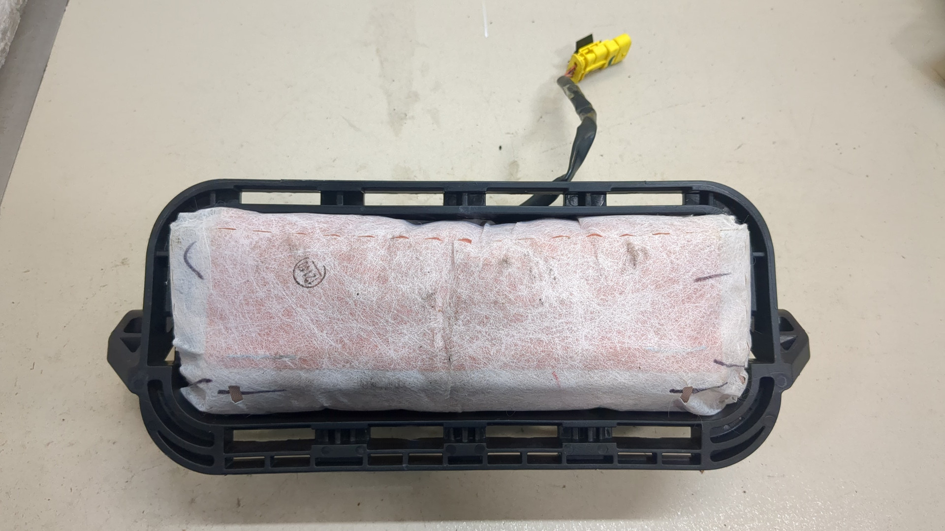 Подушка безопасности пассажирская (в торпедо)