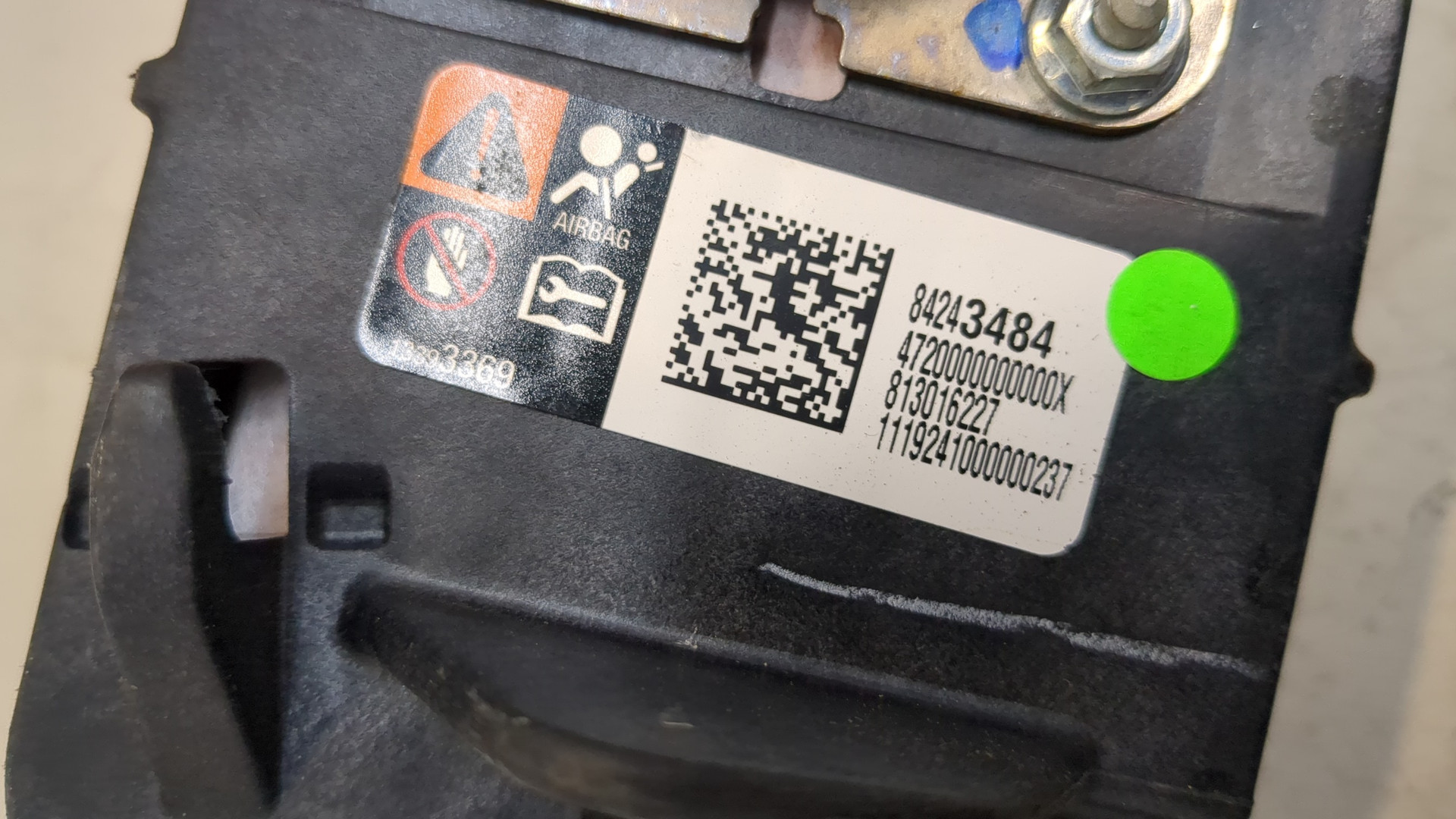 Подушка безопасности пассажирская (в торпедо)