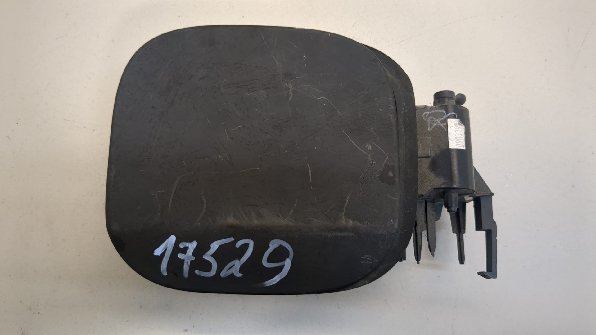 Лючок бензобака