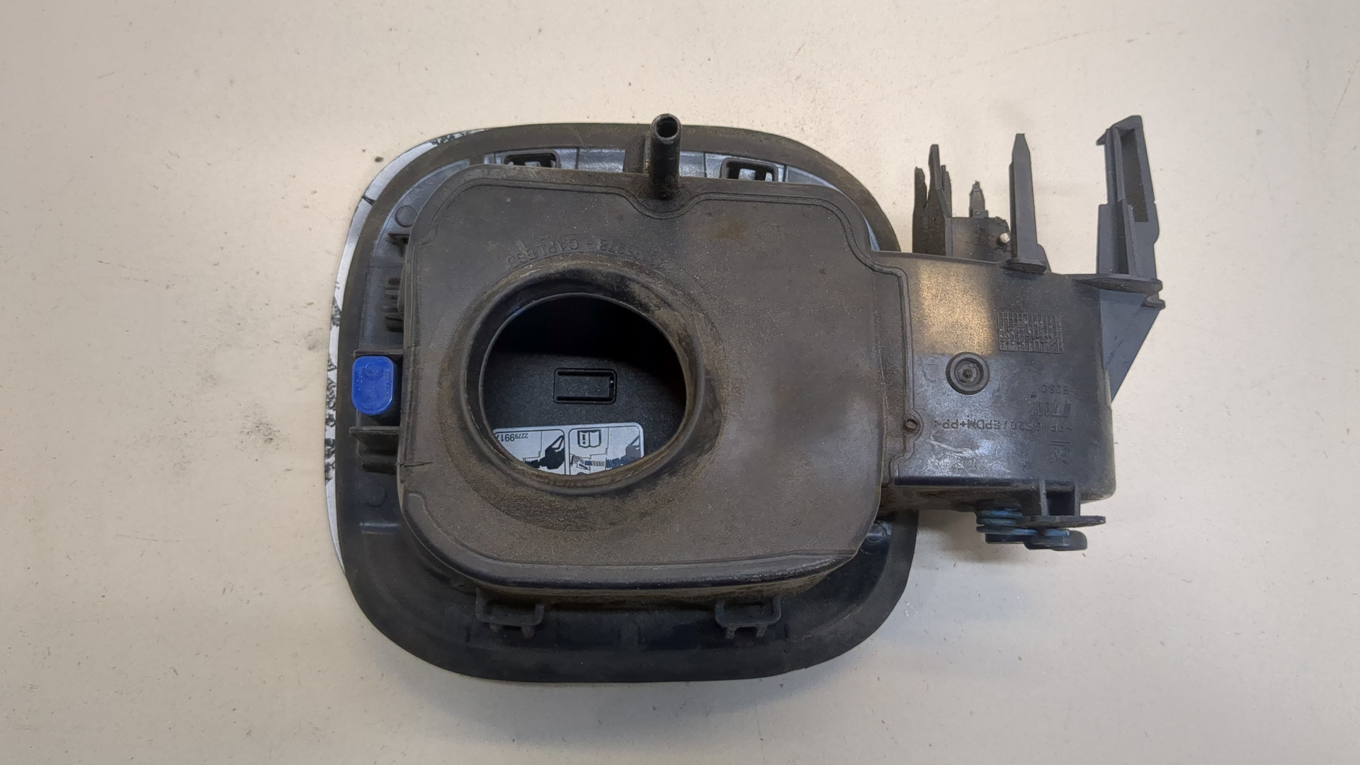 Лючок бензобака