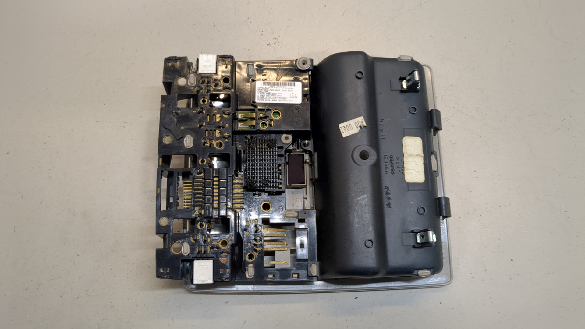 Плафон салонный