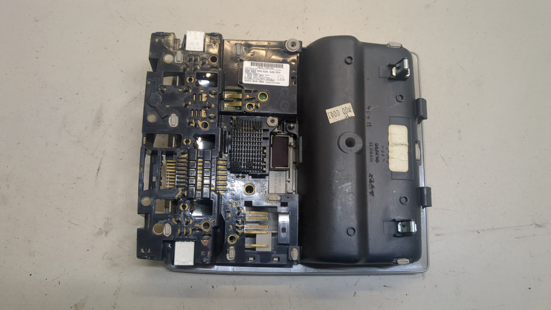 Плафон салонный