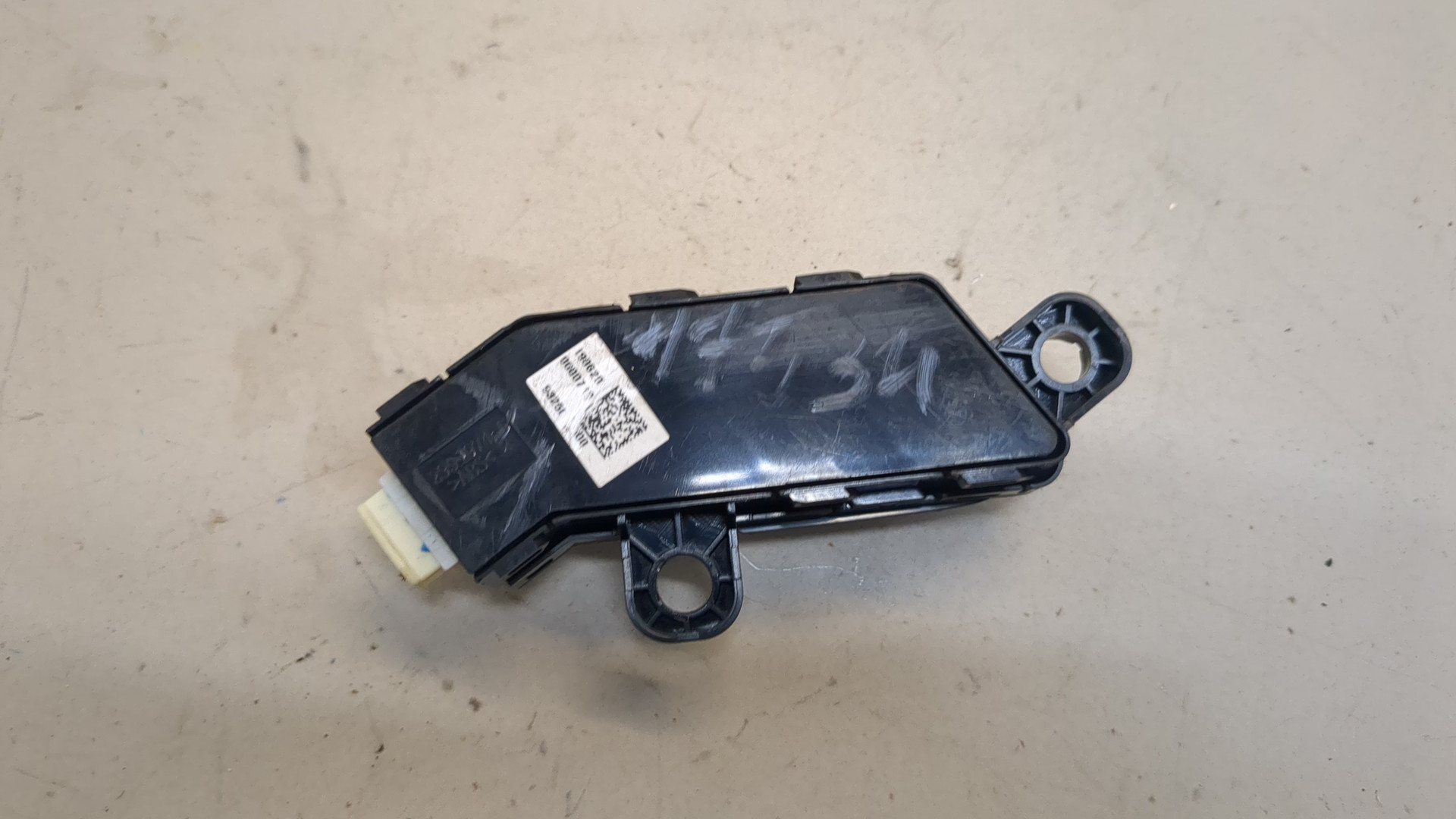 Кнопка регулировки сидения