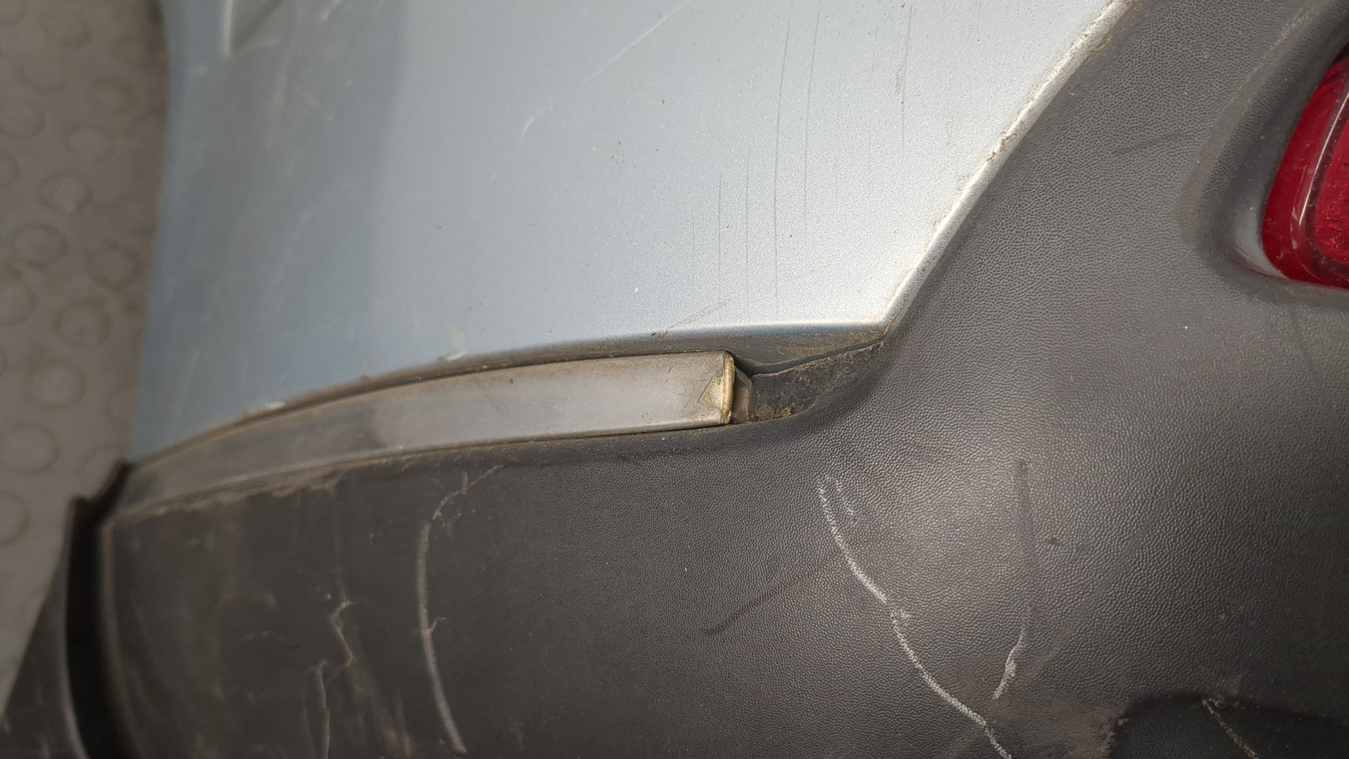 Бампер задний