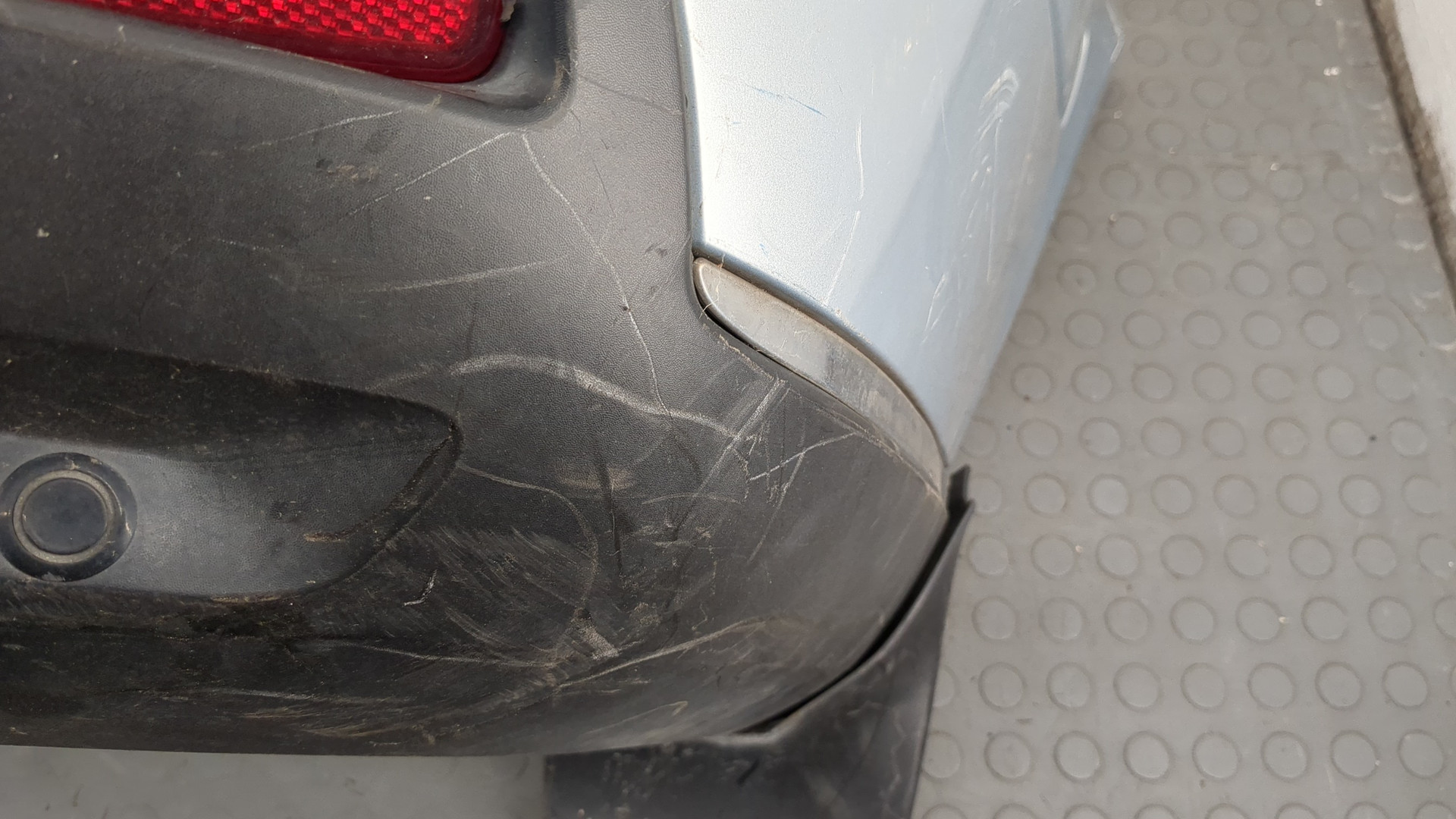 Бампер задний