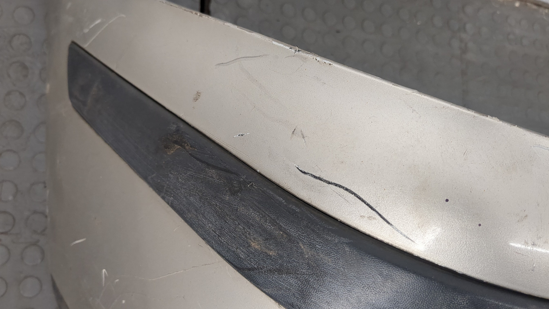 Бампер задний