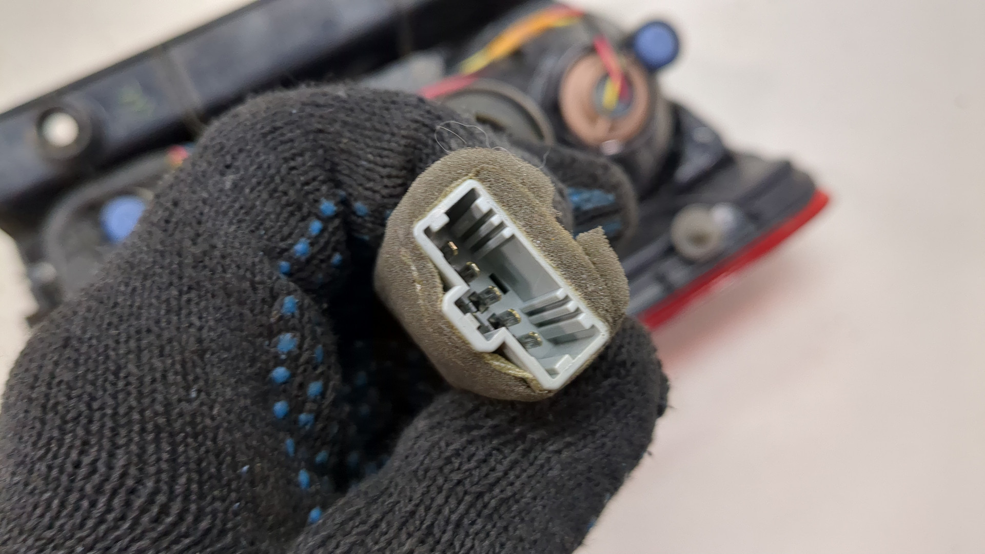 Фонарь задний левый