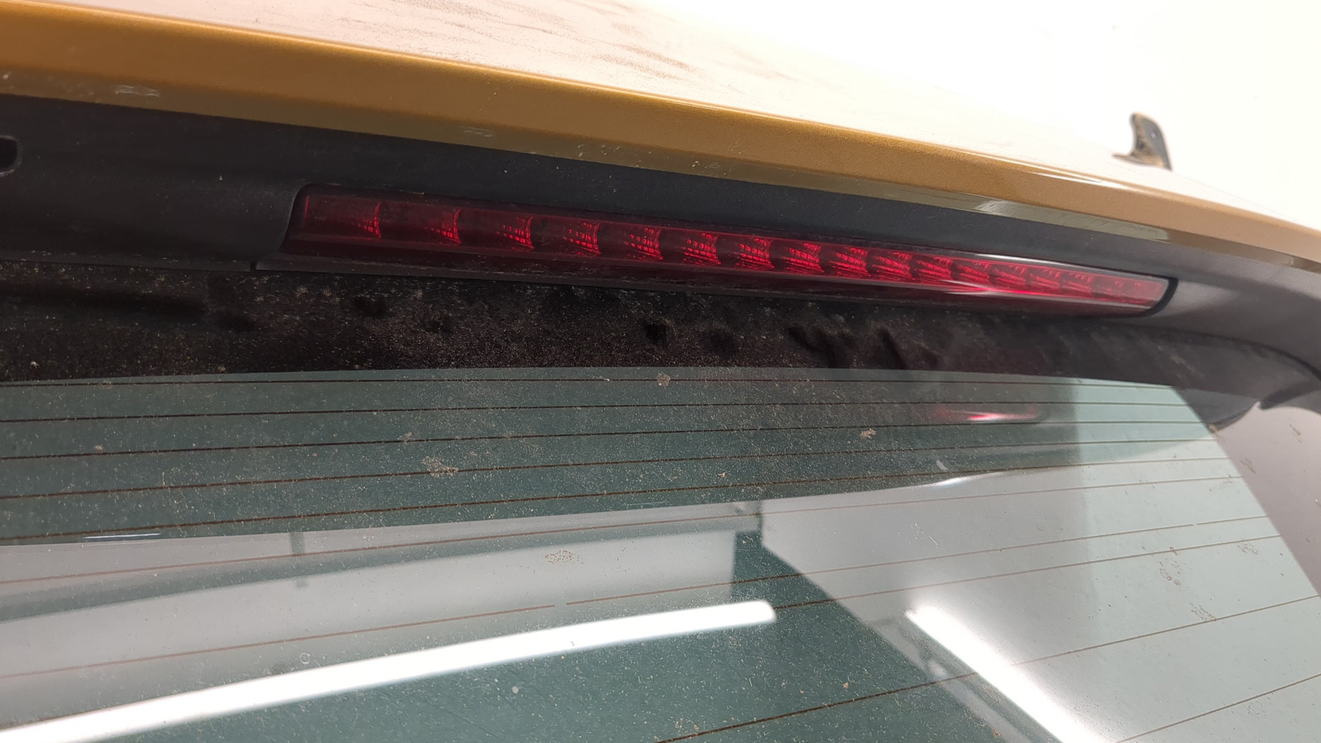 Дверь багажника