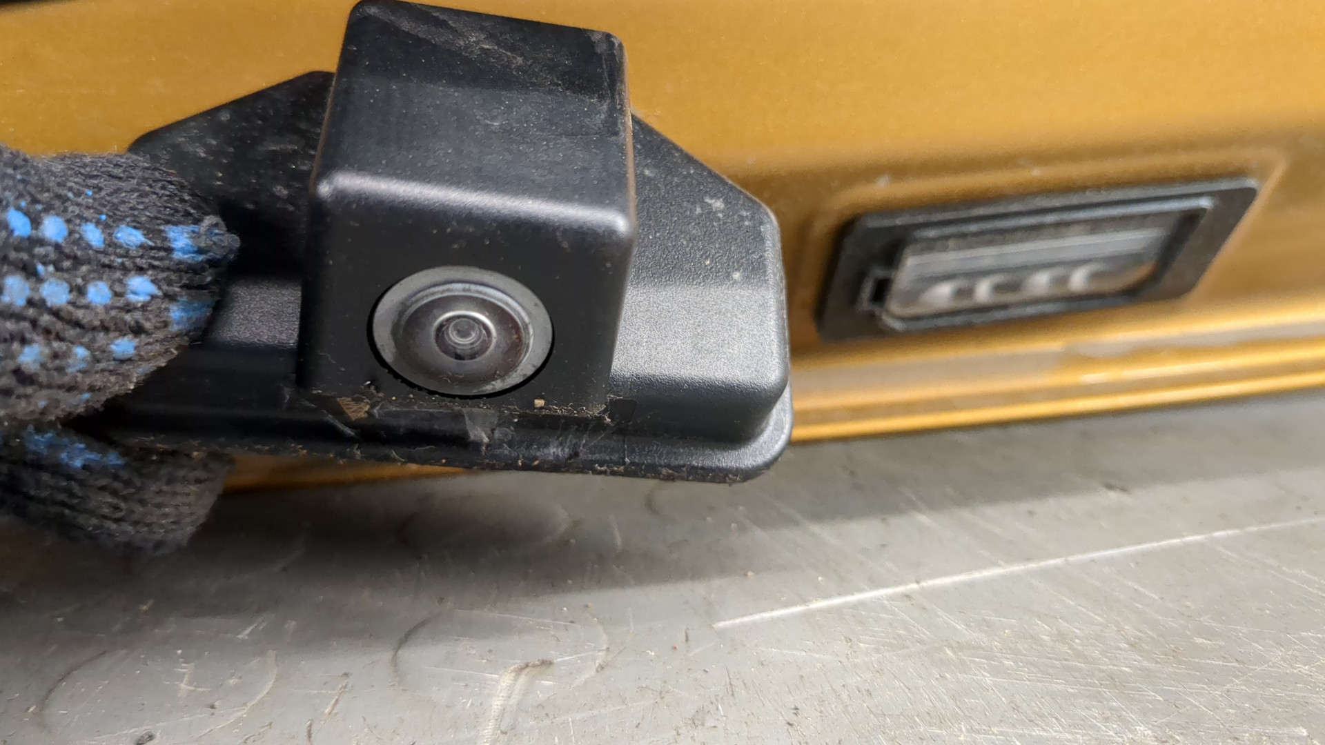 Дверь багажника