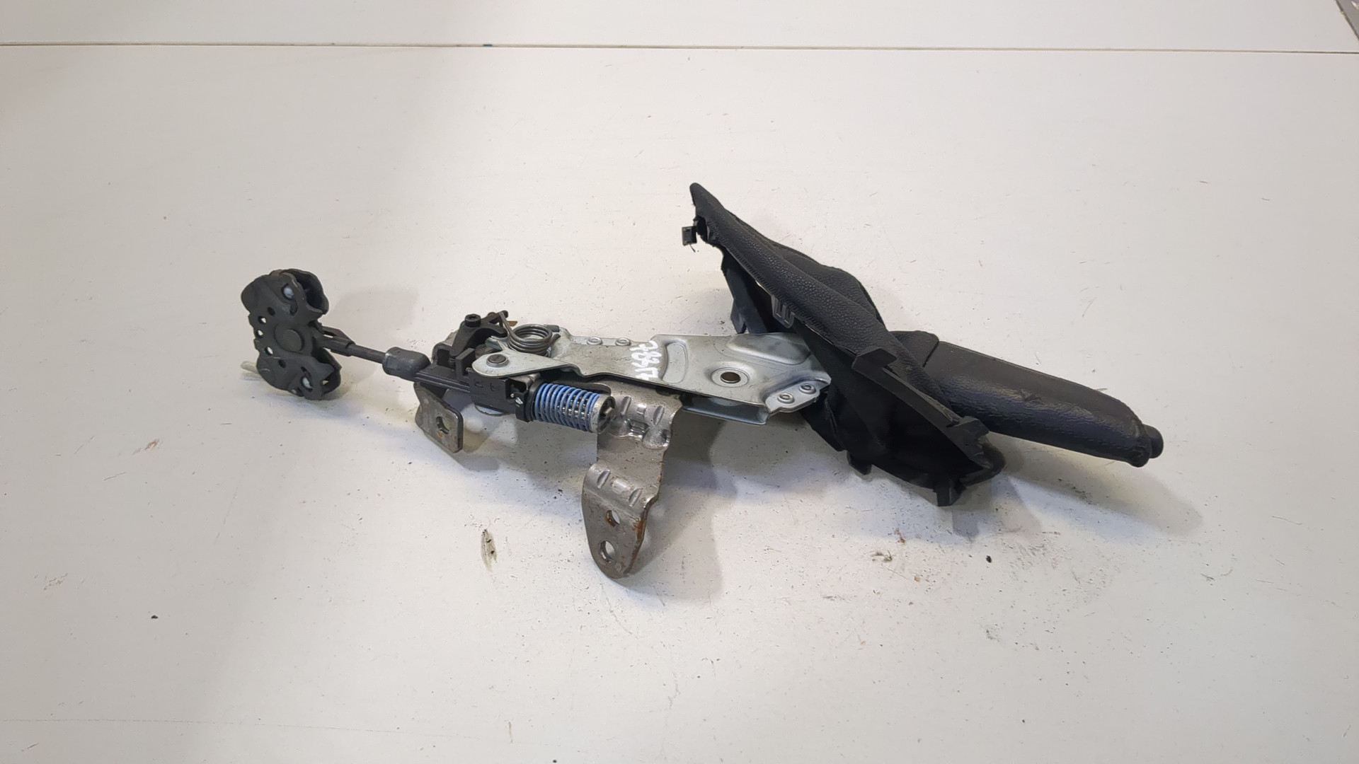 Рычаг стояночного тормоза