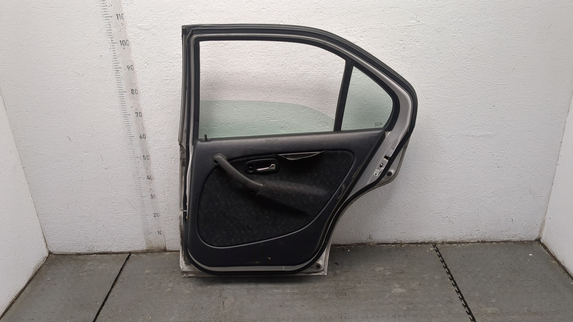 Дверь задняя правая
