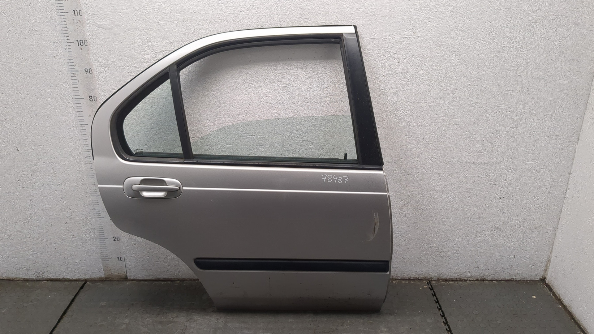 Дверь задняя правая