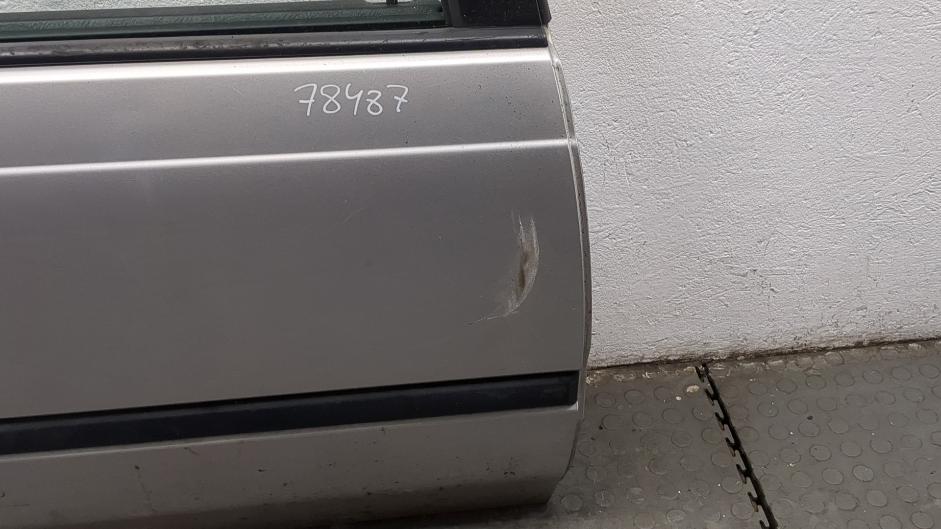 Дверь задняя правая